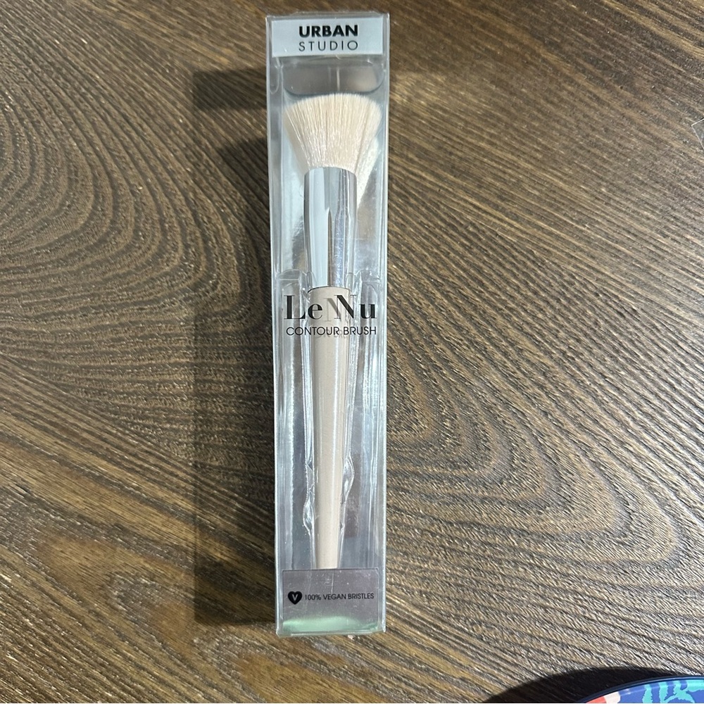 Urban Studio Le Nu Contour Brush